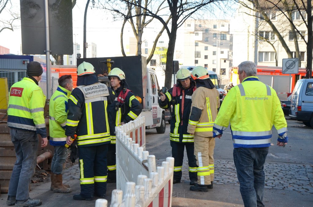 Gasaustritt 2 Koeln Ehrenfeld Lindenbornstr P48.JPG - Miklos Laubert